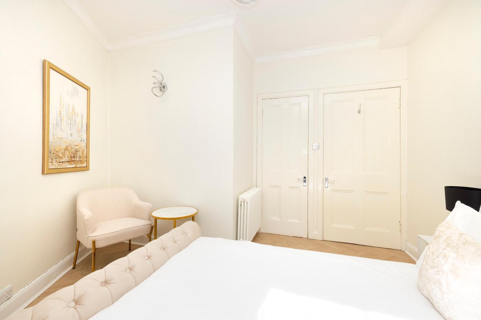 エディンバラJoivy Modern Flat In City Centre - For Up To 3 Guestsアパートメント エクステリア 写真